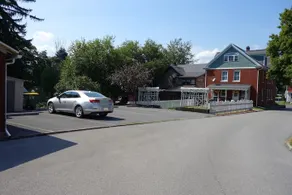 Cheerful 5 Bedroom Home in Historic Town - Image 3