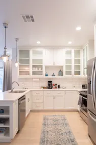 KING BED, Centrally Located, cozy Townhouse w/ AC - Image 3