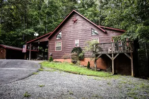 *Deck and Firepit!* + Cozy Bunkhouse - Image 2