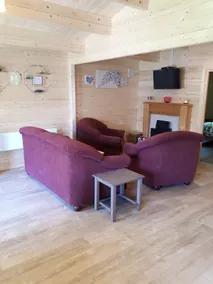 Unique 2 bed timber cabin. - Image 3