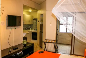 Private, Quiet, Cozy Apartment 10min to town - Image 5
