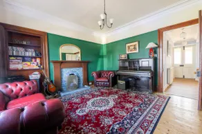 Seaview House - A Traditional Home by the Beach - Image 2