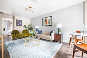 Redbud Suite 2 Beds/1 Bath, Pets Welcome + Parking - Image 4
