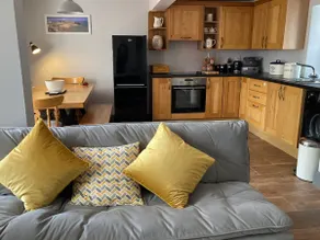 Newly Restored Cottage, Main St, Foynes, Sleeps 6 - Image 2