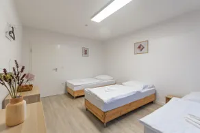T&K Apartments-Neuss-10 Rooms Apartment-1 OG - Image 2