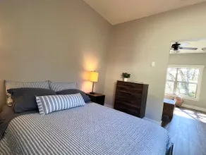 Fantastic 1 bedroom Bungalow, quiet neighborhood - Image 2