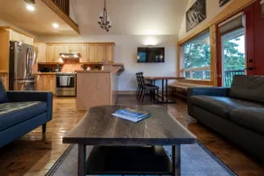 Downtown 2-bed home with free parking on premises - Image 4