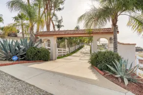 Romantic Villa in Pool Oasis Walk to Wineries - Image 2