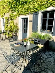 Gîte des Abeilles, Cosy, Tranquil, Rural 1 Bedroom Gîte, with Pool - Image 4