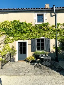 Gîte des Abeilles, Cosy, Tranquil, Rural 1 Bedroom Gîte, with Pool - Image 3
