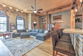 Beautiful Downtown Home - 2 Blks from Lake - Image 2