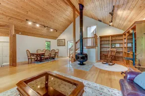 Spacious Cabin with Hot Tub, Sauna, AC, Loft, King bed, Free Parking - Image 2