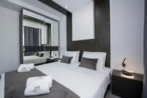 TWIN'S HOME LUXURY SUITES - Image 2
