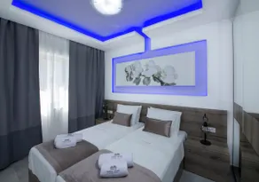 TWIN'S HOME LUXURY SUITES - Image 3