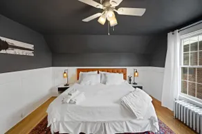 4-Bedroom Downtown Main St , great location! - Image 5