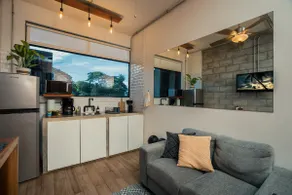 Elegant Industrial Loft, Sleeps 2 - Image 4