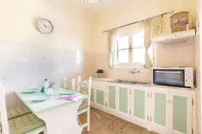 Aloe Apartment with Outdoor Hot Tub - Image 5