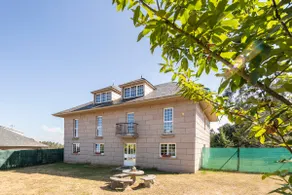 House with Jacuzzi - Image 3