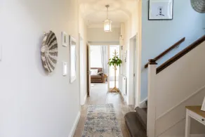 Luxury Waterfront House - Image 4
