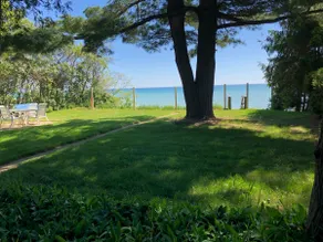 Cozy Beachfront Cottage on Lake.Canoe and Fire Pit - Image 3
