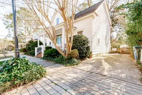 Charming French House-Cozy Quiet Stay in DTWN COLA - Image 5