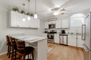 Charming French House-Cozy Quiet Stay in DTWN COLA - Image 3