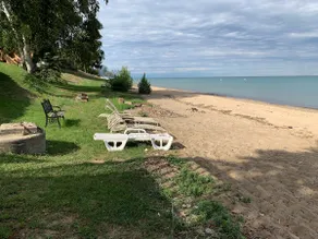Opdateret sommerhus på stranden. Over 100 meter privat strand. God udsigt - Image 5