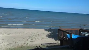 Opdateret sommerhus på stranden. Over 100 meter privat strand. God udsigt - Image 4