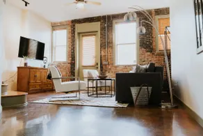 Stunning townhouse on quiet street in Springfield! - Image 4
