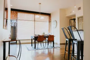 Stunning townhouse on quiet street in Springfield! - Image 2
