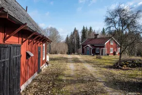 Old-fashioned cottage - Image 3