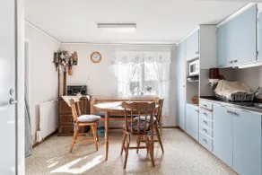 Old-fashioned cottage - Image 4