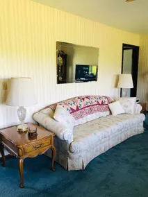 Quiet 3 BR home w/ plenty of outdoor space - Image 5