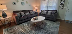 Diamond of a DEAL! Book now! 4 beds/2 car garage - Image 5