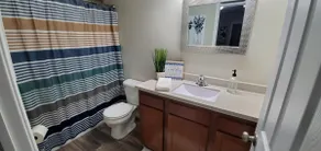 Diamond of a DEAL! Book now! 4 beds/2 car garage - Image 3