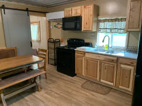 Cozy 2-Bedroom River Cabin with Private Dock - Image 2