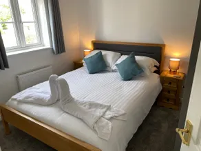Stylish 3 bed home with allocated parking for 2 - Image 2