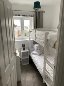 Stylish 3 bed home with allocated parking for 2 - Image 5