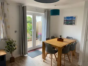 Stylish 3 bed home with allocated parking for 2 - Image 3