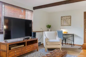 Spacious Clean 3 Bed Apartment 33 min from Boston - Image 4