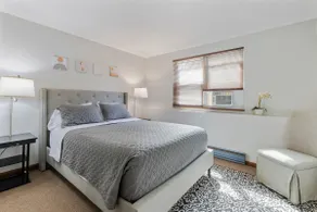 Spacious Clean 3 Bed Apartment 33 min from Boston - Image 5