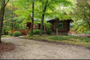 Charmante 3-Schlafzimmer-Blockhütte am See - Image 2
