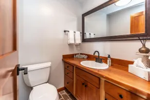 Beautifully Renovated Lodge with Lakeview - Image 5
