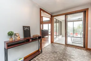 Beautifully Renovated Lodge with Lakeview - Image 4