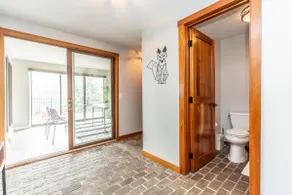 Beautifully Renovated Lodge with Lakeview - Image 3