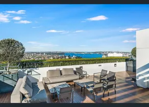 Modern Spacious City Pad with Rooftop Pool and Gym - Image 4