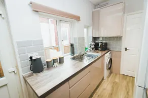 Adam - 17 Hughenden Road · Newly refurbished house - 10 minute walk from city - Image 4
