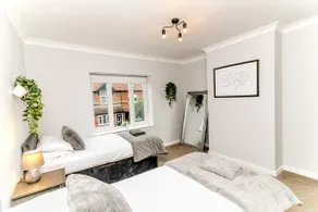 Adam - 17 Hughenden Road · Newly refurbished house - 10 minute walk from city - Image 5