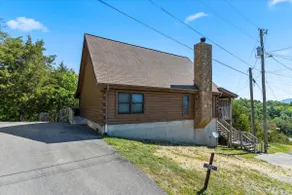 Mountain Views • Hot Tub • Pet Friendly • Sleeps 8 - Image 2