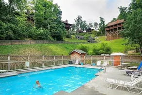Mountain Views • Hot Tub • Pet Friendly • Sleeps 8 - Image 4